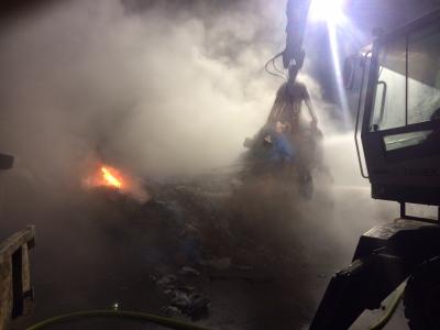 Magstadt :Muell brennt bei Recyclingsfirma 